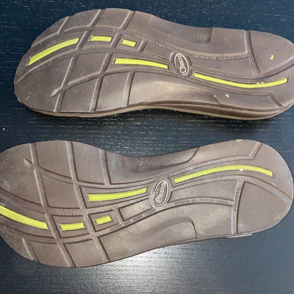 Chaco ladies sandals size 7, brown with green - Picture 3 of 3